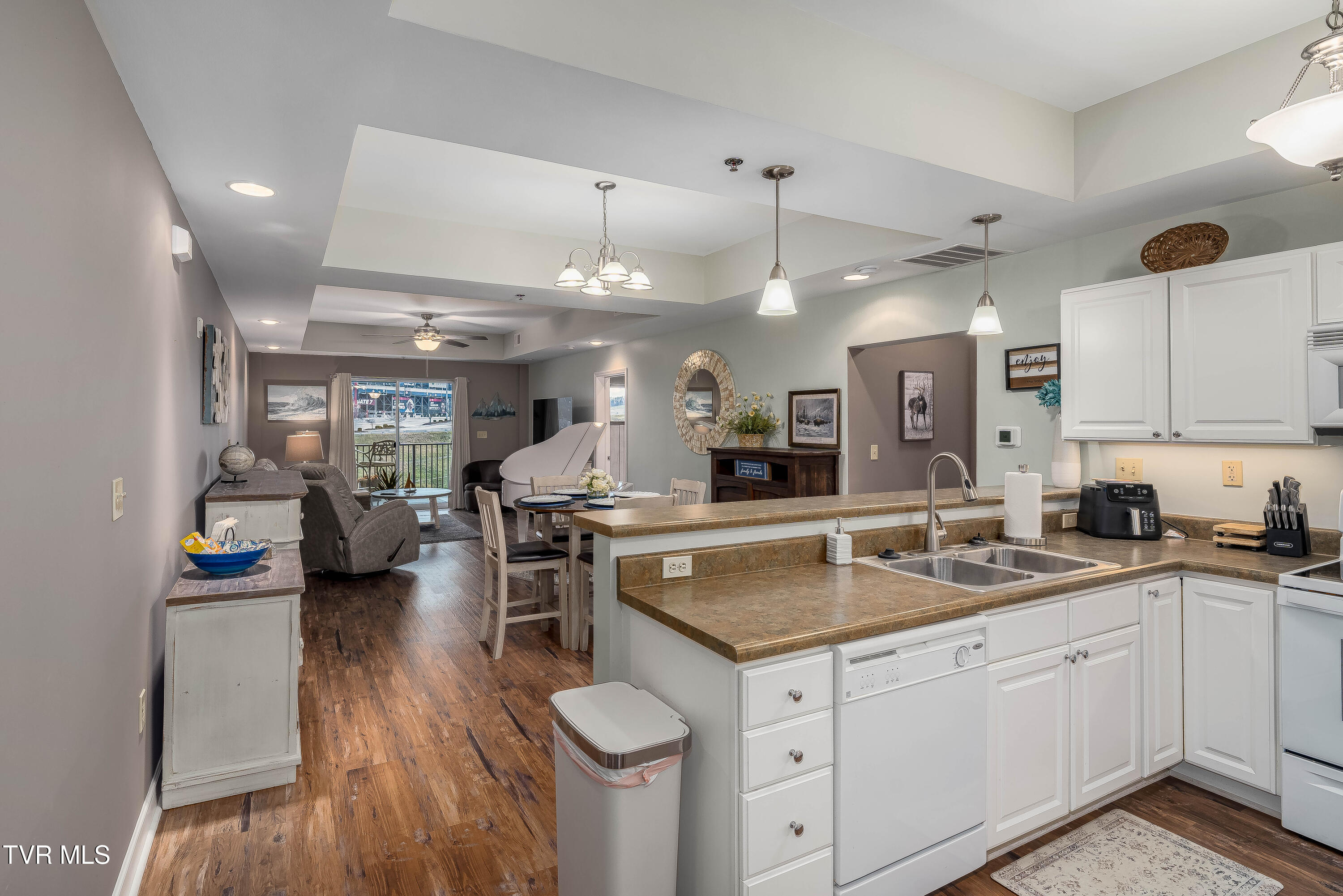 120 Raceday Center Drive, Unit 303 Bristol, TN 37620 - Photo 8 of 65 120 Raceday Center Dr (51 of 81)