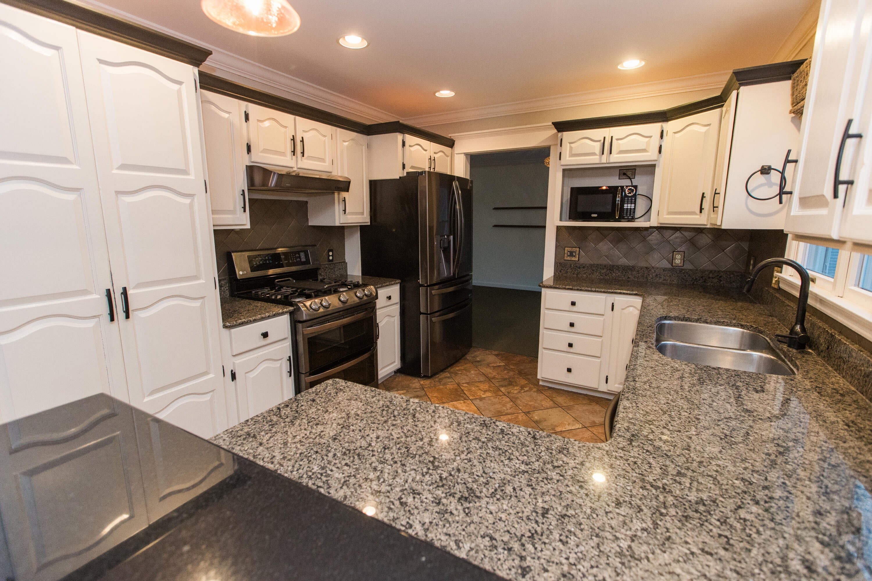 596 Crowfield Cir Road Lewisburg, WV 24901 - Photo 11 of 41 Granite Counters