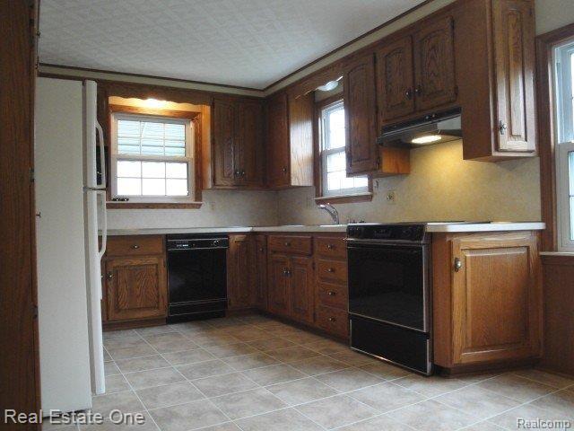 2234 Rosemont Road Berkley, MI 48072 - Photo 6 of 18 Gorgeous kit w/ceramic floor