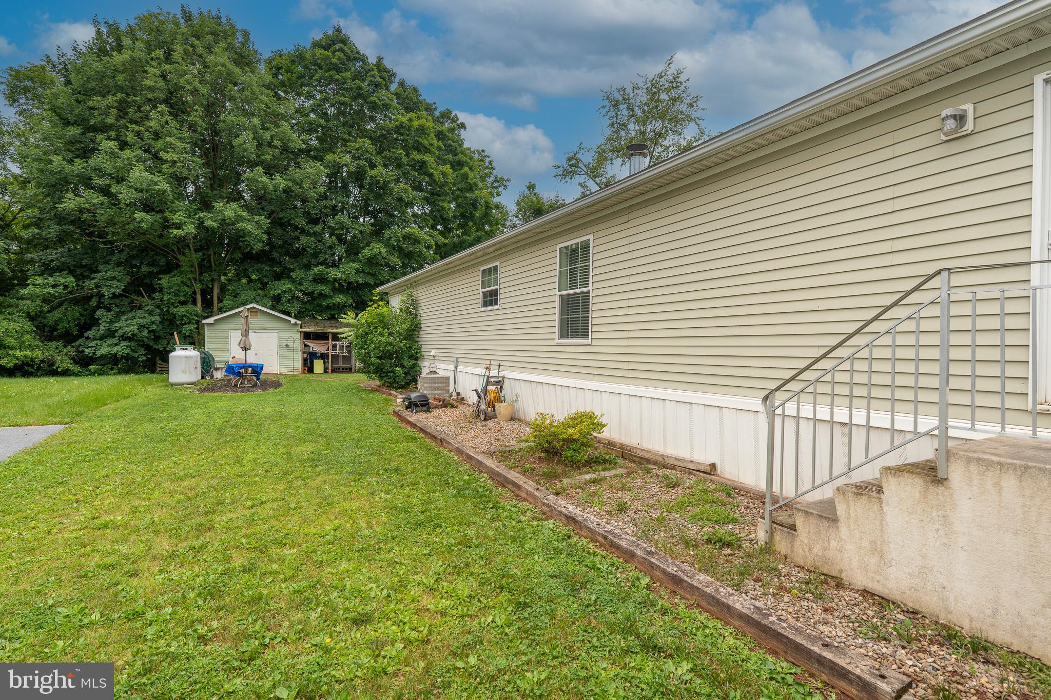 688 Hopeland Road Lititz, PA 17543 - Photo 3 of 29 Left side