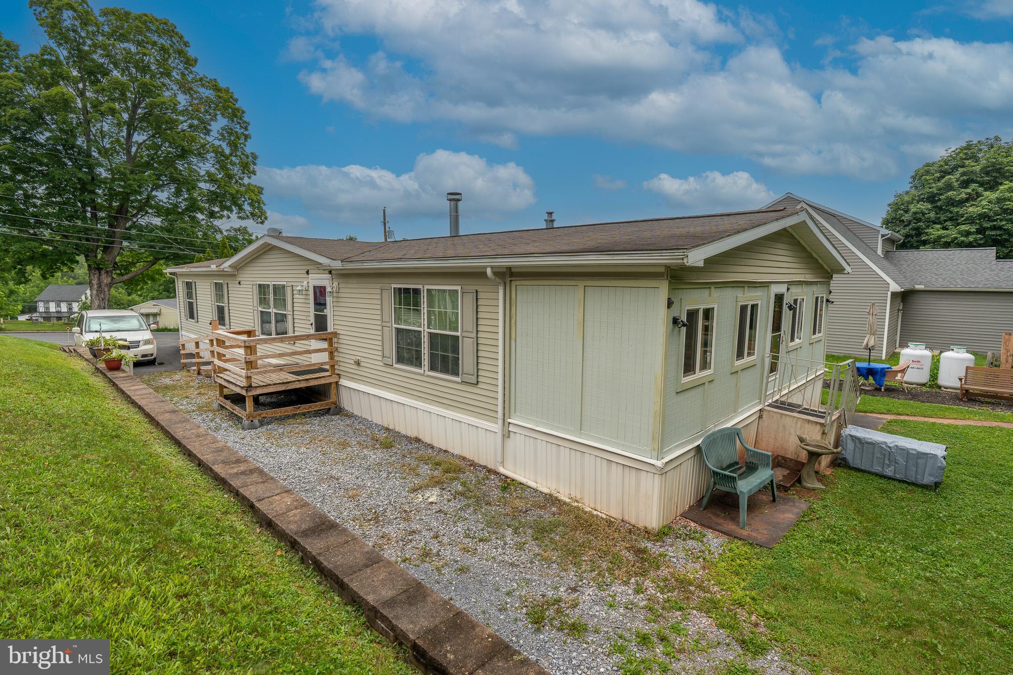 688 Hopeland Road Lititz, PA 17543 - Photo 6 of 29 Back/Right