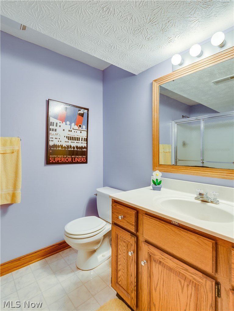 876 Hunter Ridge Circle Fairlawn, OH 44333 - Photo 29 of 35 4th full bath off the lower level 5th bedroom