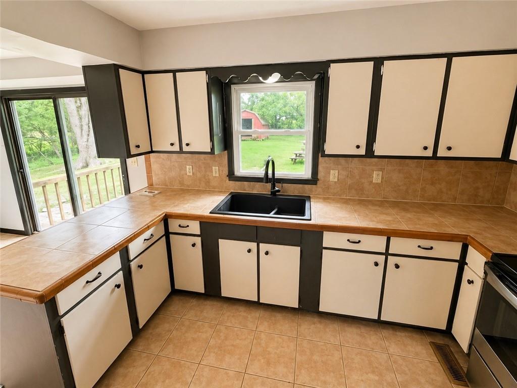 7 Southeast 125 Road Warrensburg, MO 64093 - Photo 5 of 15