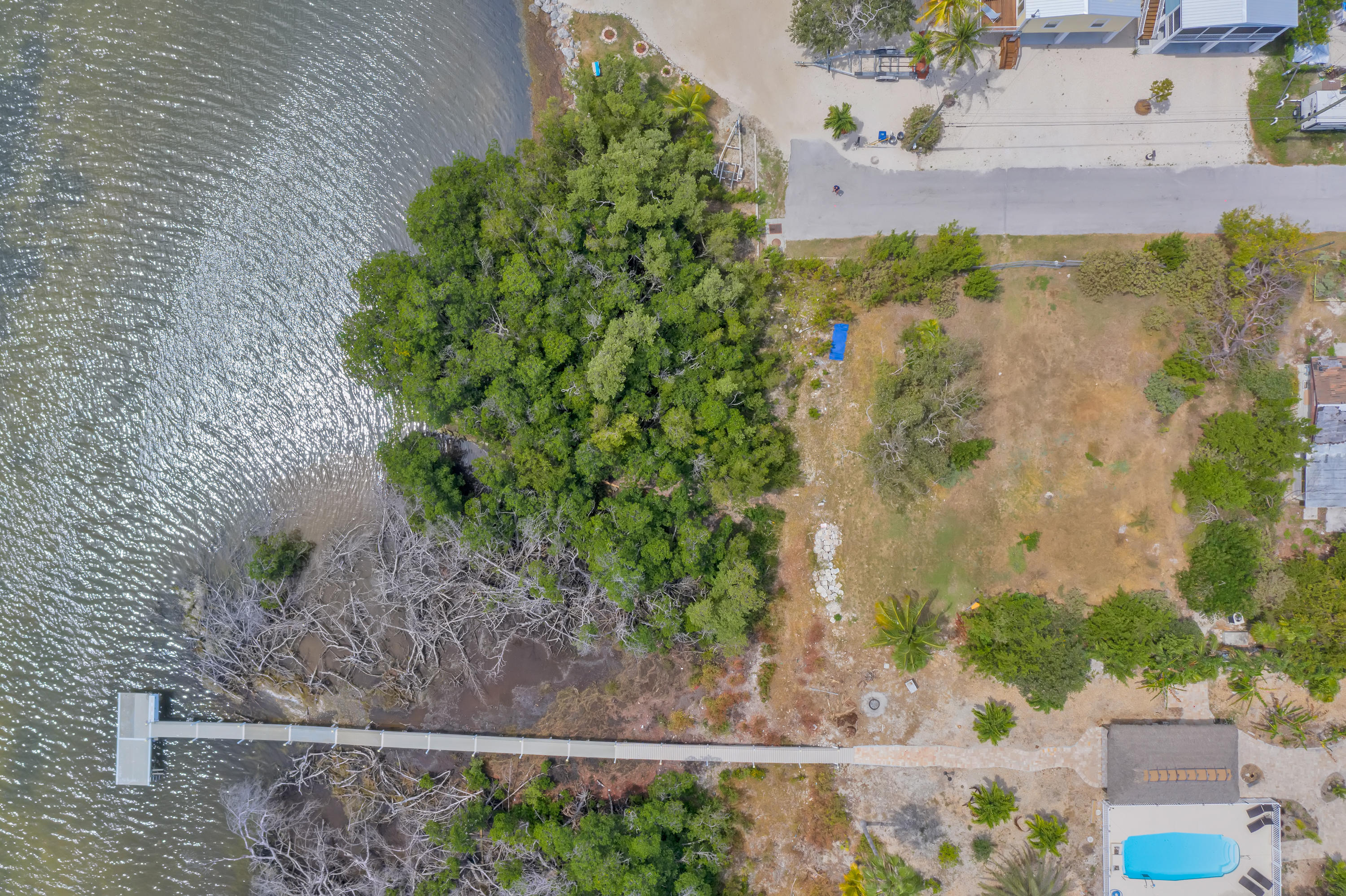 68th Street Marathon, FL 33050 - Photo 9 of 16 a picture of a yard