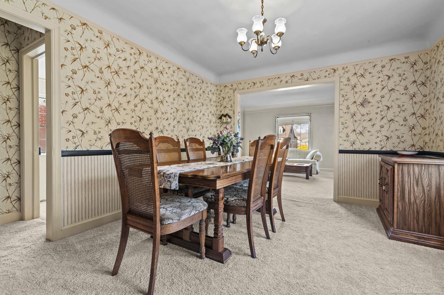 1489 Roslyn Road Grosse Pointe, MI 48236 - Photo 5 of 32 50135751-71a08f79-a7f4-41b2-9a9b-f3d50abb894a.JPG
