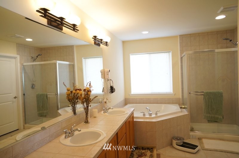 4202 Northeast 9th Place Renton, WA 98059 - Photo 11 of 14