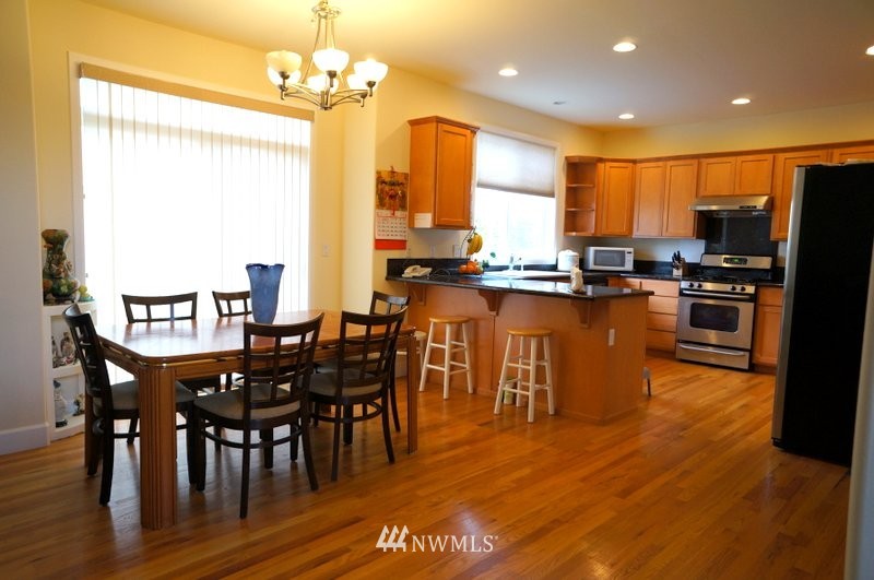 4202 Northeast 9th Place Renton, WA 98059 - Photo 5 of 14