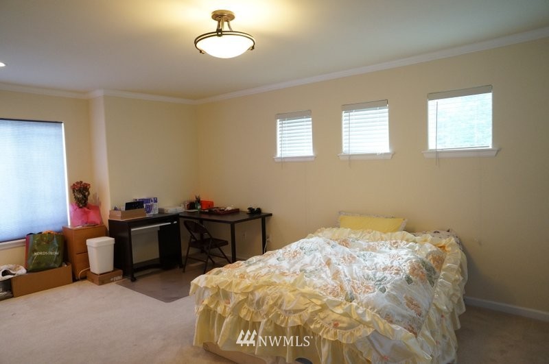 4202 Northeast 9th Place Renton, WA 98059 - Photo 10 of 14