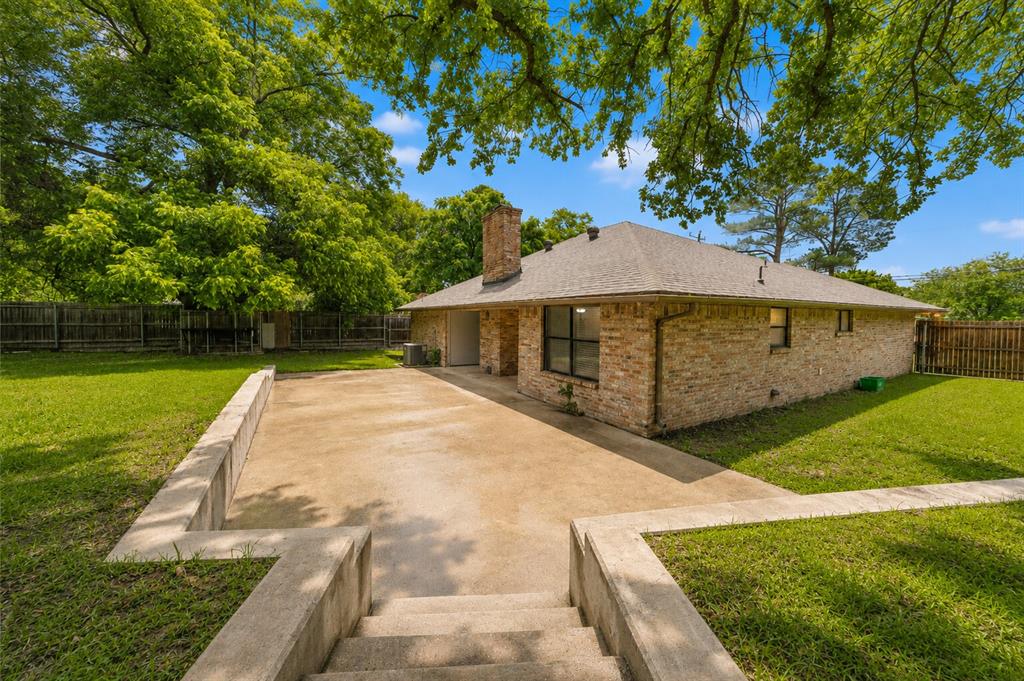 1001 Rosebud Drive Azle, TX 76020 - Photo 35 of 36 Expansive concrete patio with integrated steps and retaining walls