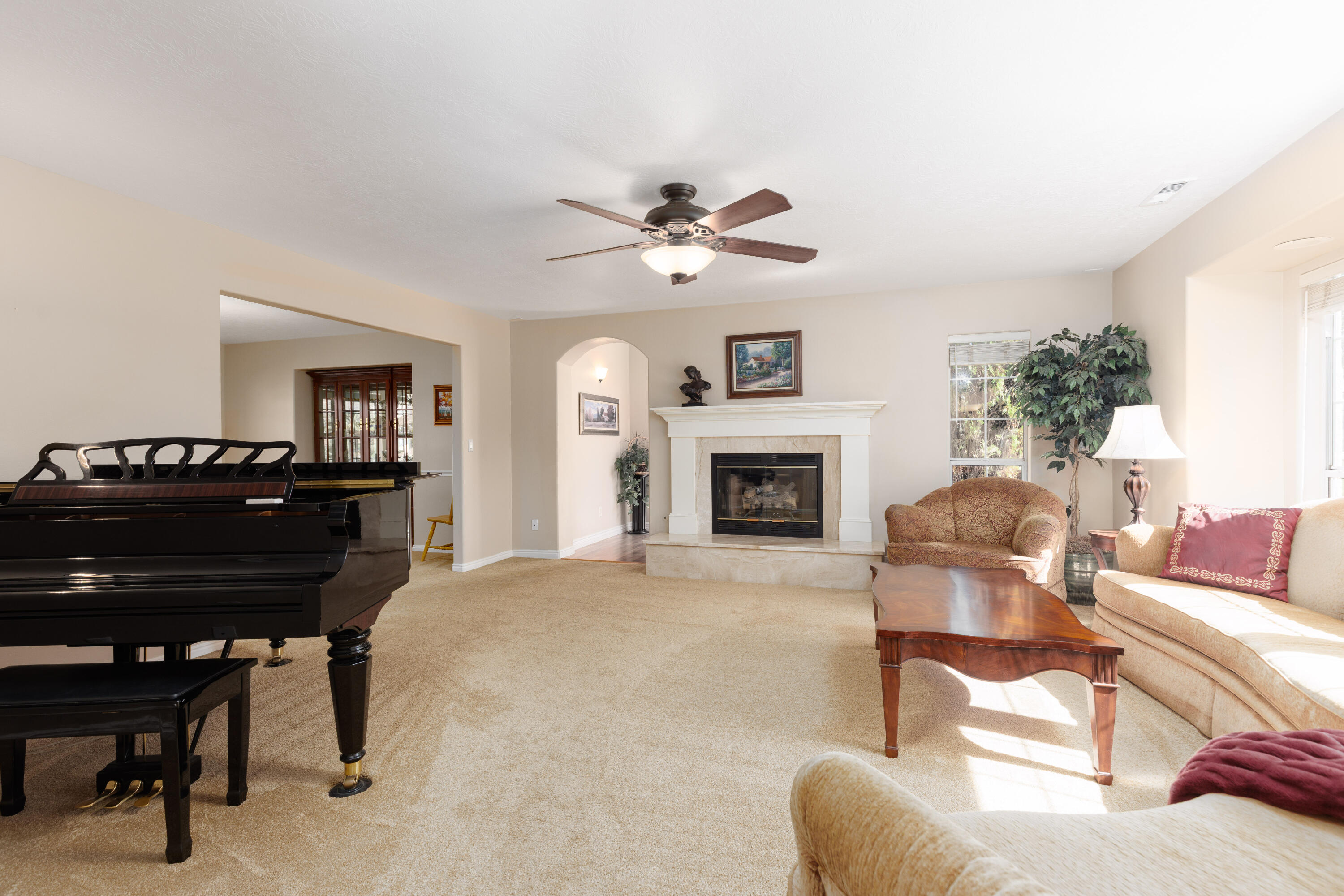 1690 South Pt Drive St. George, UT 84790 - Photo 19 of 77 Living Room