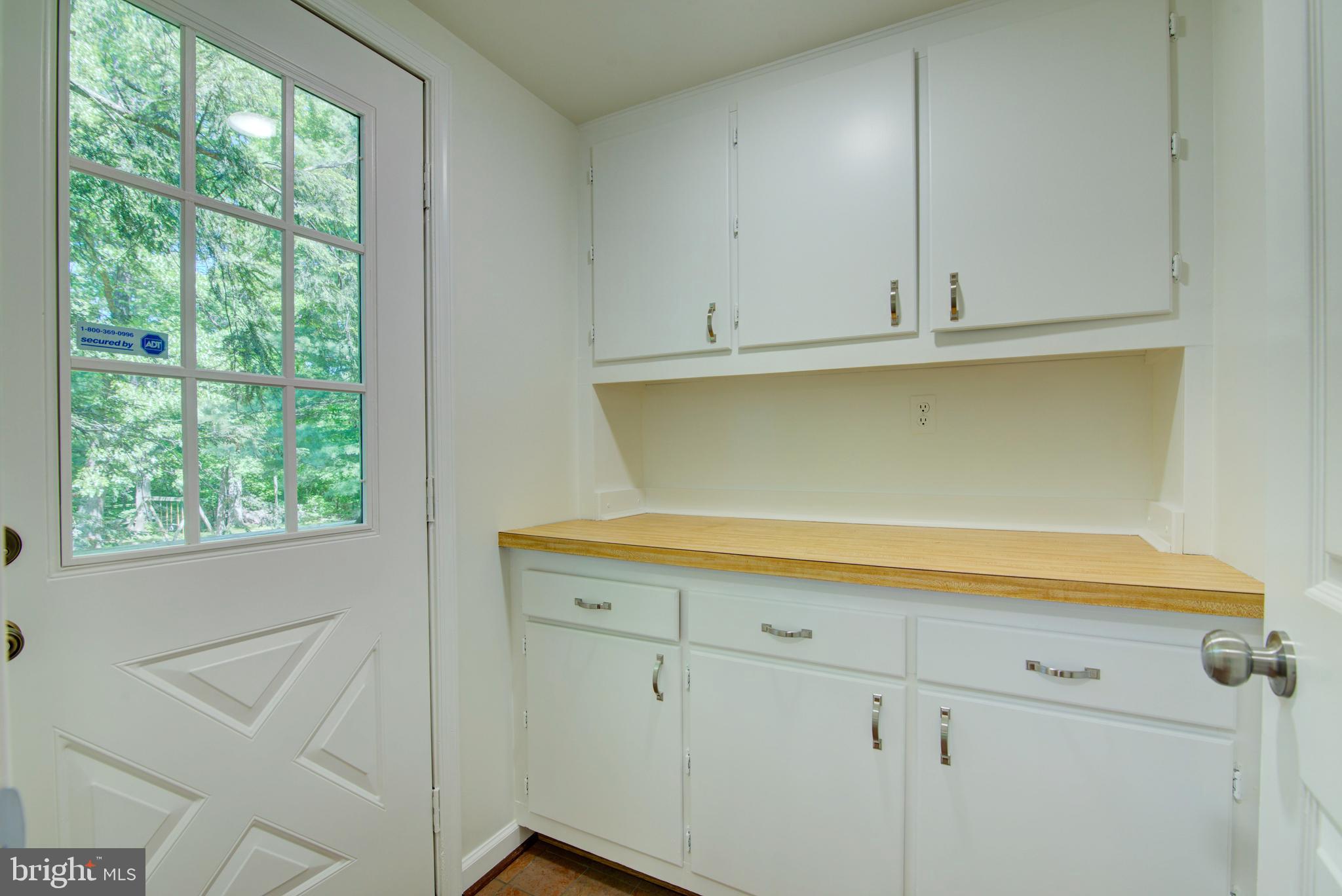 44 Carrollton Road Sterling, VA 20165 - Photo 15 of 75 Mud room off of kitchen w/ rear yard access