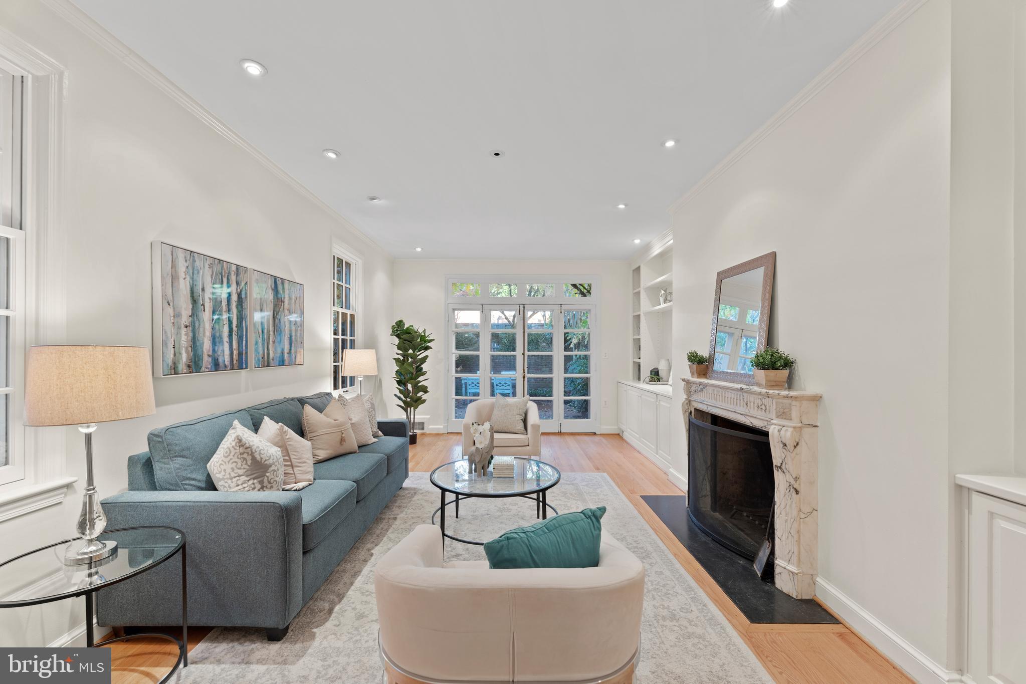 3325 Reservoir Road Northwest Washington, DC 20007 - Photo 3 of 20 Living Room