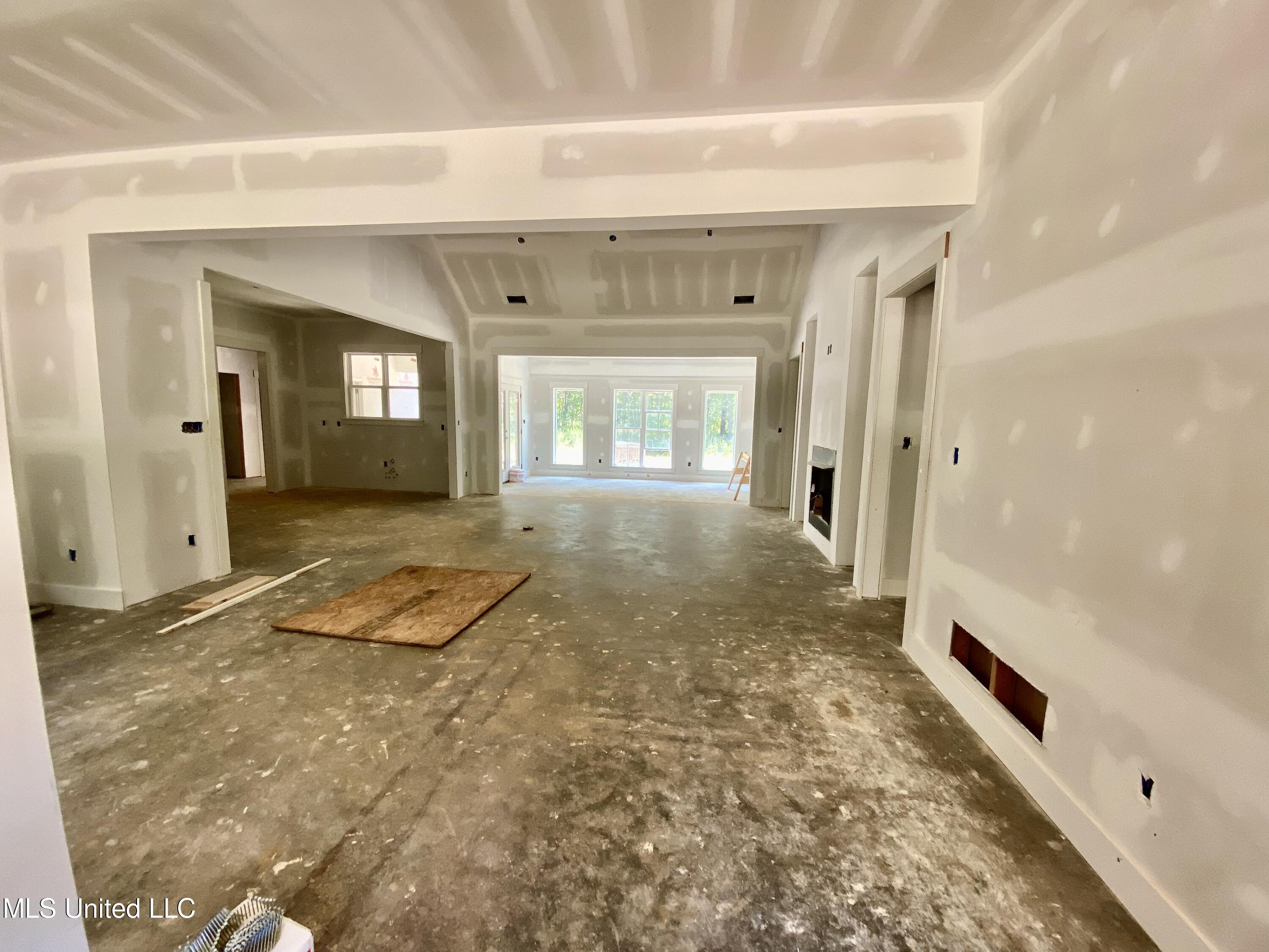 844 Getwell Road Hernando, MS 38632 - Photo 4 of 35 0074A970-E96D-4147-A967-8349E804AADC_1_2