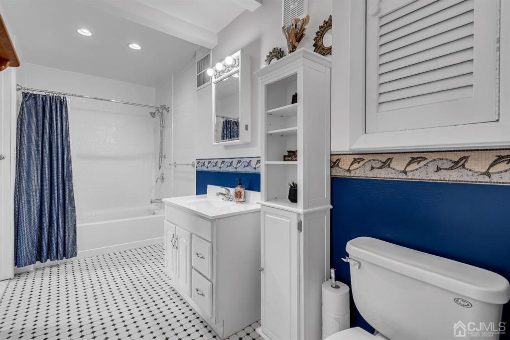 462 Old Post Road Edison, NJ 08817 - Photo 15 of 19 a bathroom with a sink a toilet and shower