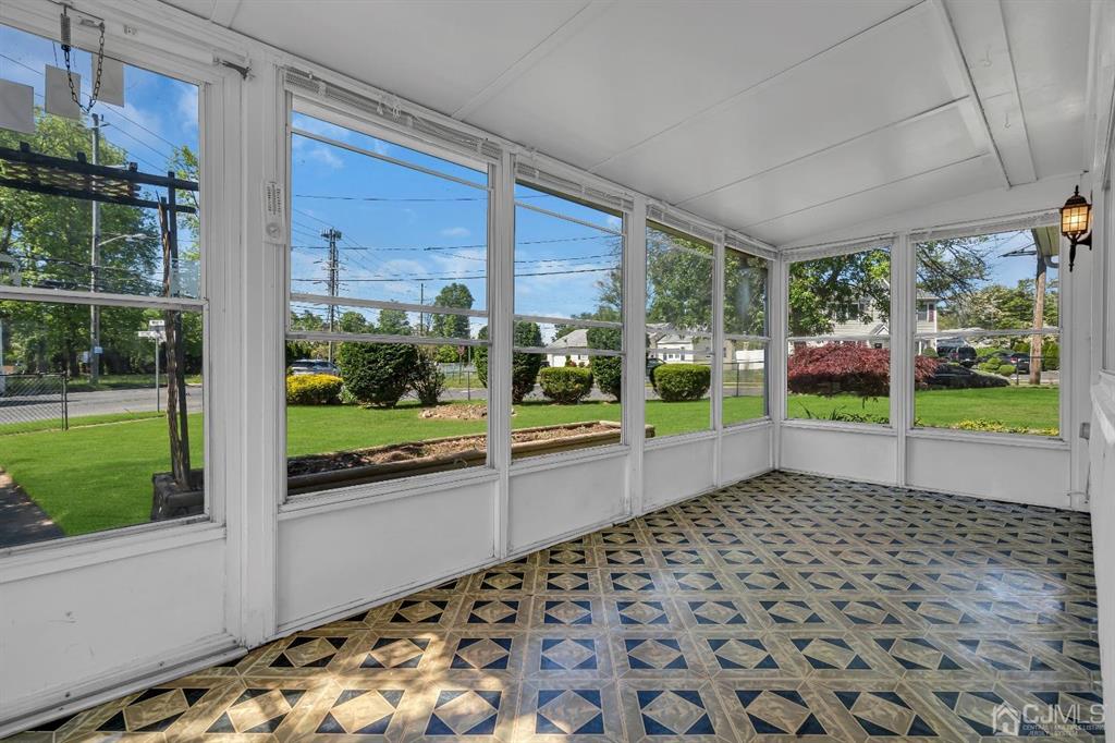 462 Old Post Road Edison, NJ 08817 - Photo 4 of 19 a bathroom with a bathtub and next to a yard
