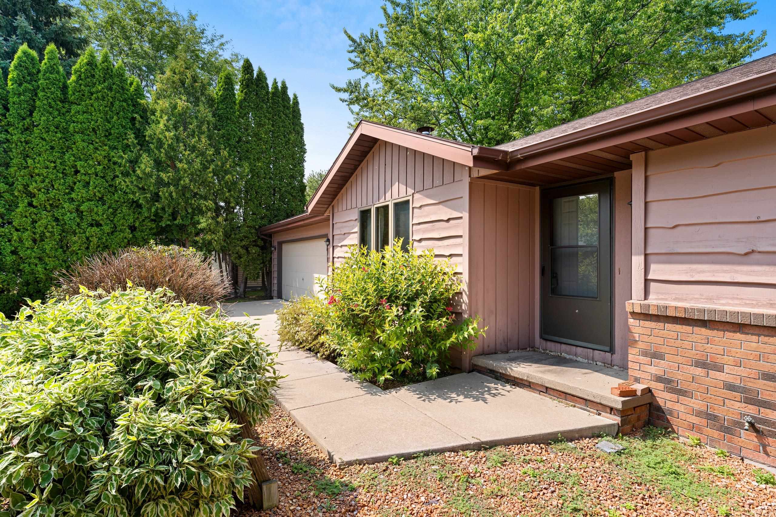 4718 Periwinkle Court Appleton, WI 54914 - Photo 4 of 49 Gallery Image 4