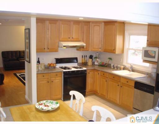 7 Midland Road Edison, NJ 08820 - Photo 4 of 6