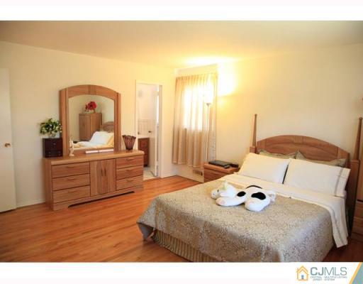 7 Midland Road Edison, NJ 08820 - Photo 5 of 6