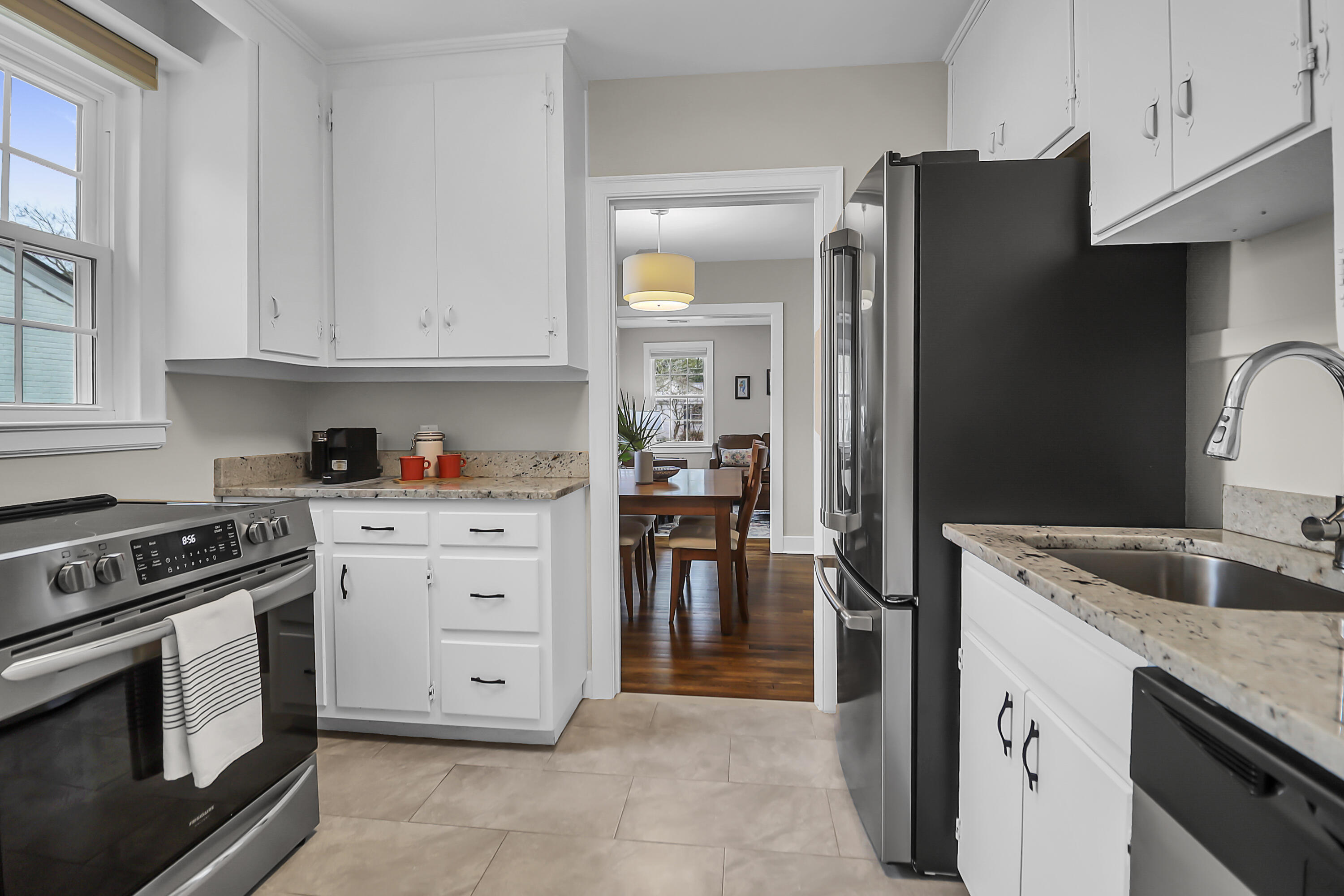 28 Lyttleton Avenue Charleston, SC 29407 - Photo 7 of 29 Kitchen to Dining Room