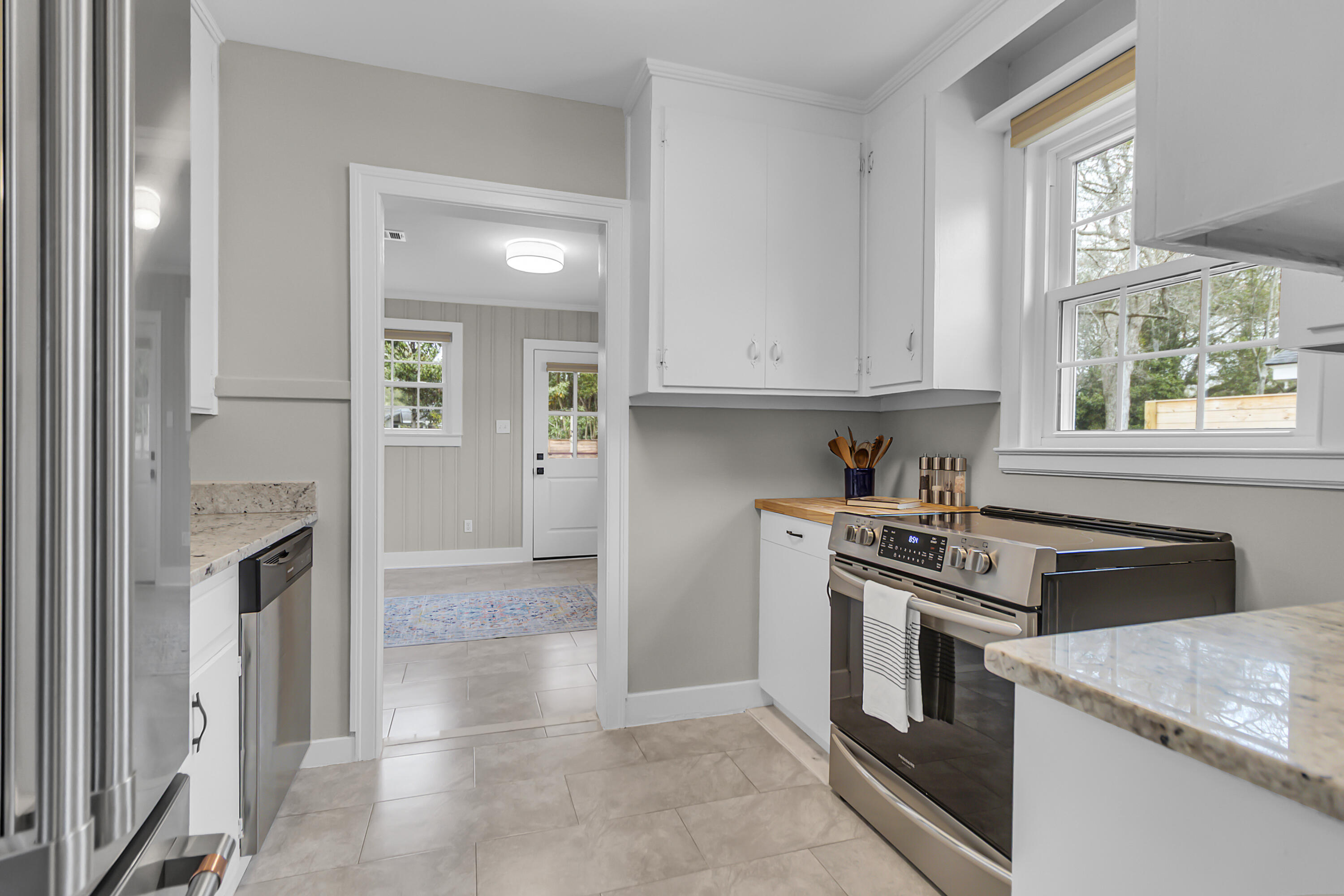 28 Lyttleton Avenue Charleston, SC 29407 - Photo 8 of 29 Kitchen to Flex Space
