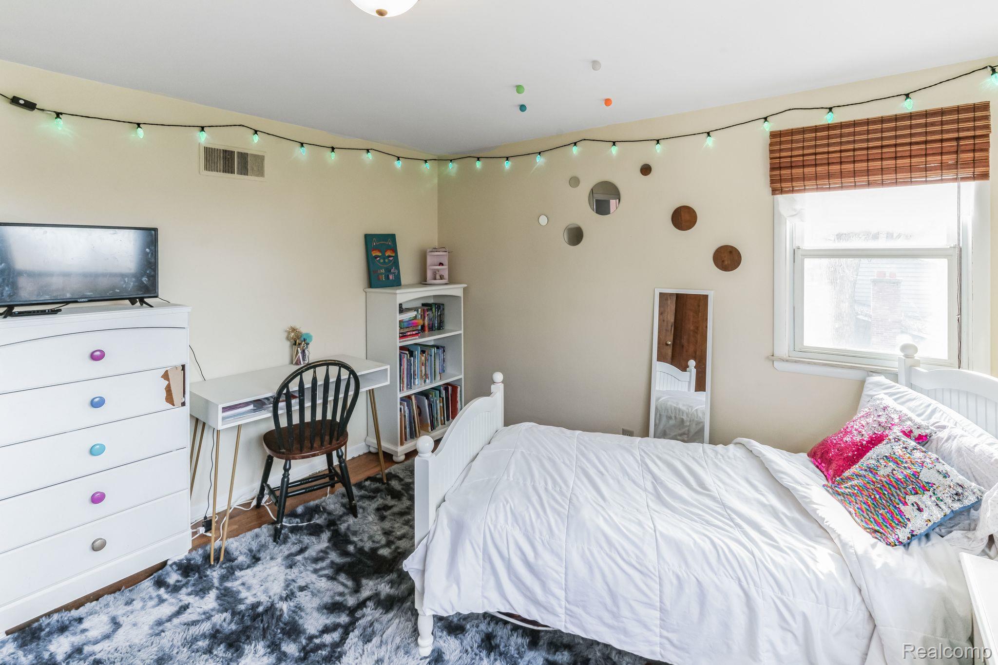 9176 Carpenter Road Flushing, MI 48433 - Photo 19 of 35 Gallery Image 19