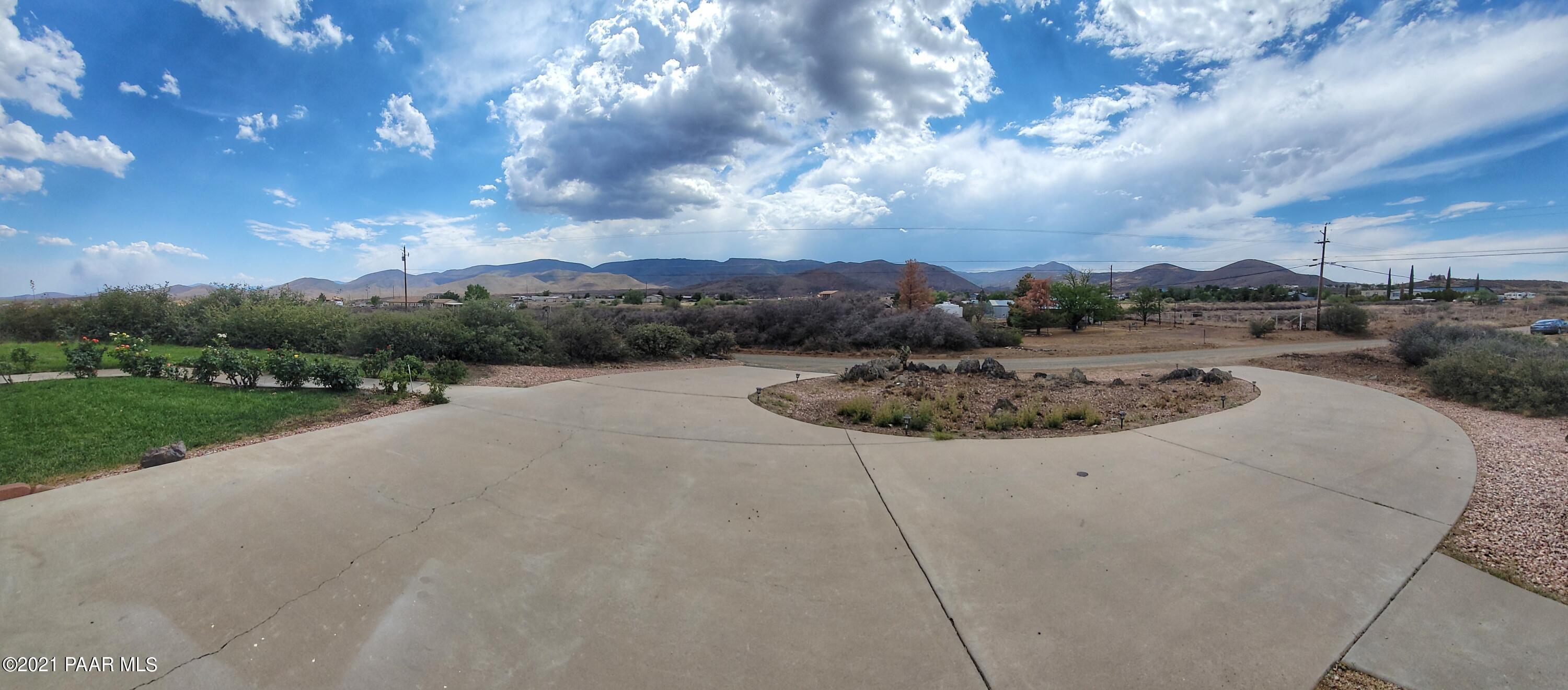 6489 South Country Road Mayer, AZ 86333 - Photo 2 of 21 Circular Drive