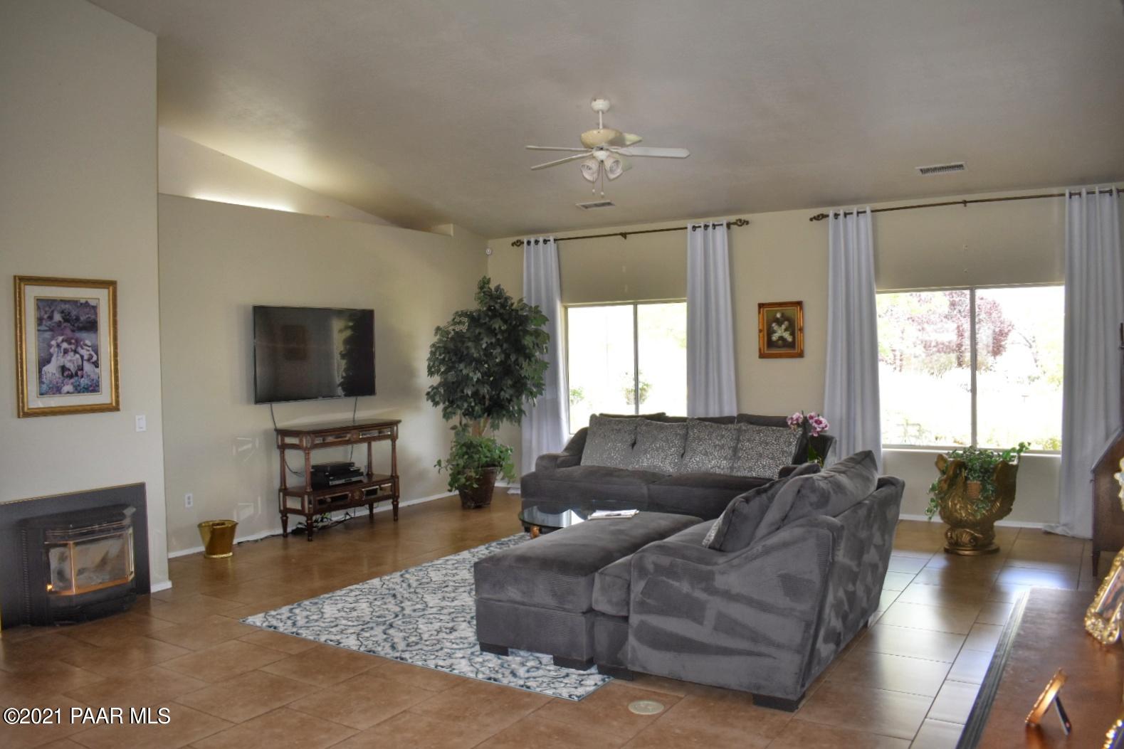 6489 South Country Road Mayer, AZ 86333 - Photo 4 of 21 Great Room