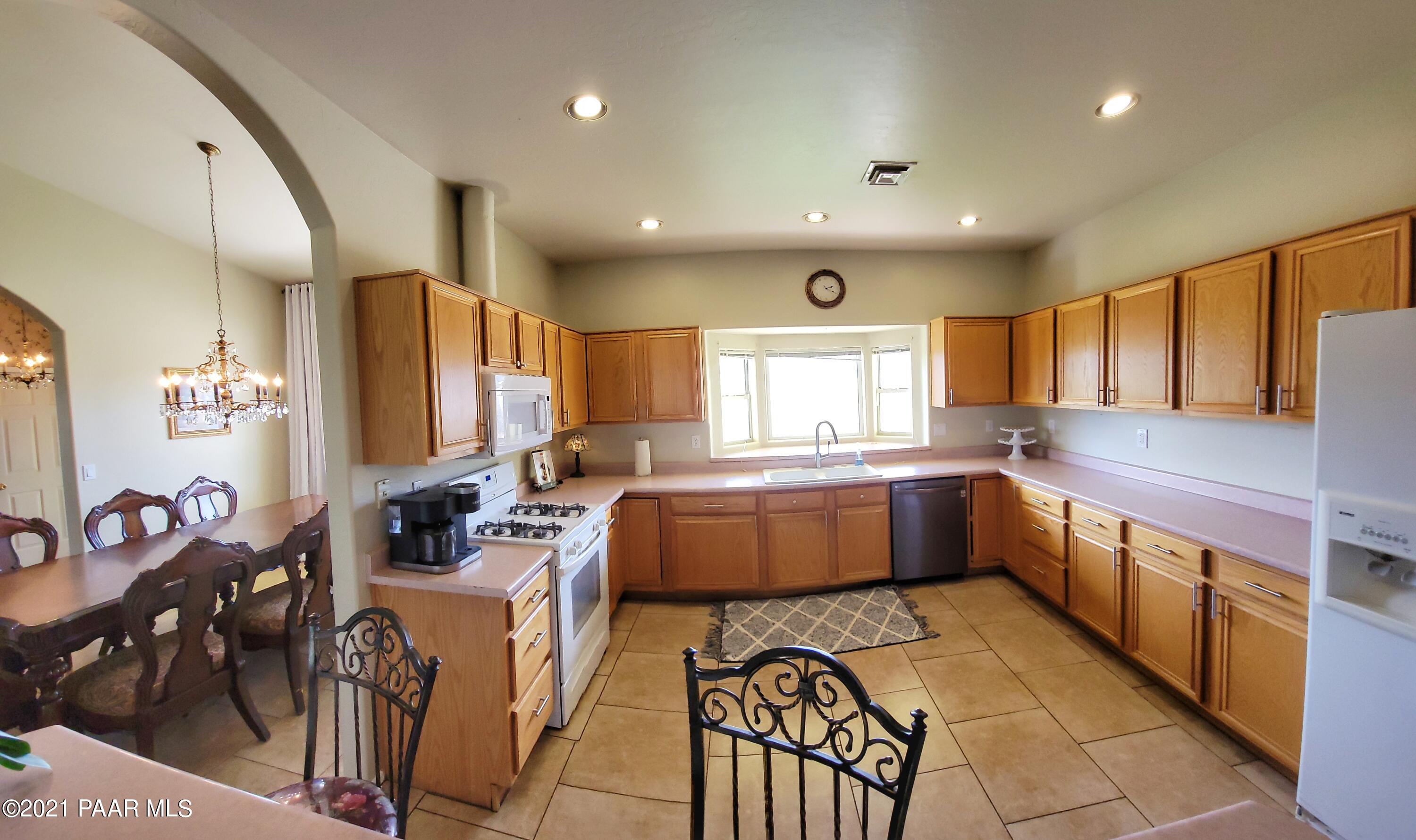6489 South Country Road Mayer, AZ 86333 - Photo 8 of 21 Kitchen/Dining