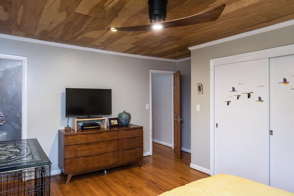 3604 Laurel Circle Raleigh, NC 27612 - Photo 19 of 59 a room with furniture and a flat screen tv