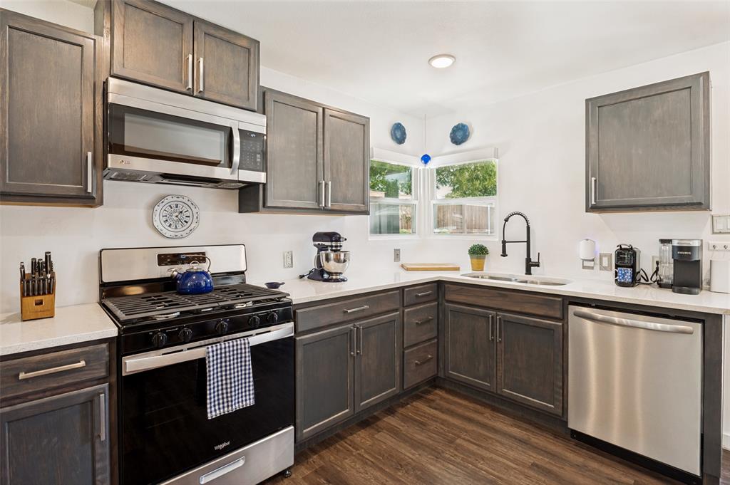 9824 Witham Street Dallas, TX 75220 - Photo 11 of 25 Kitchen
