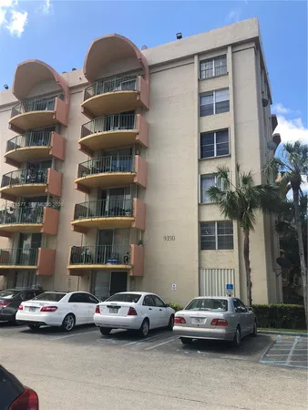 $2,100 | 9350 Fontainebleau Boulevard, Unit 204, Miami, FL 33172