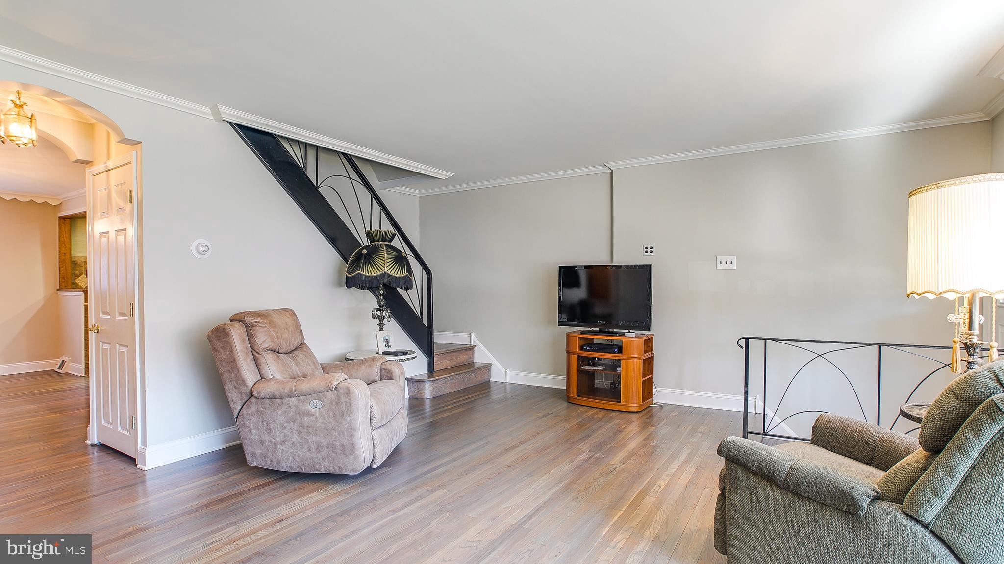 3610 Salina Road Philadelphia, PA 19154 - Photo 3 of 18 Living room