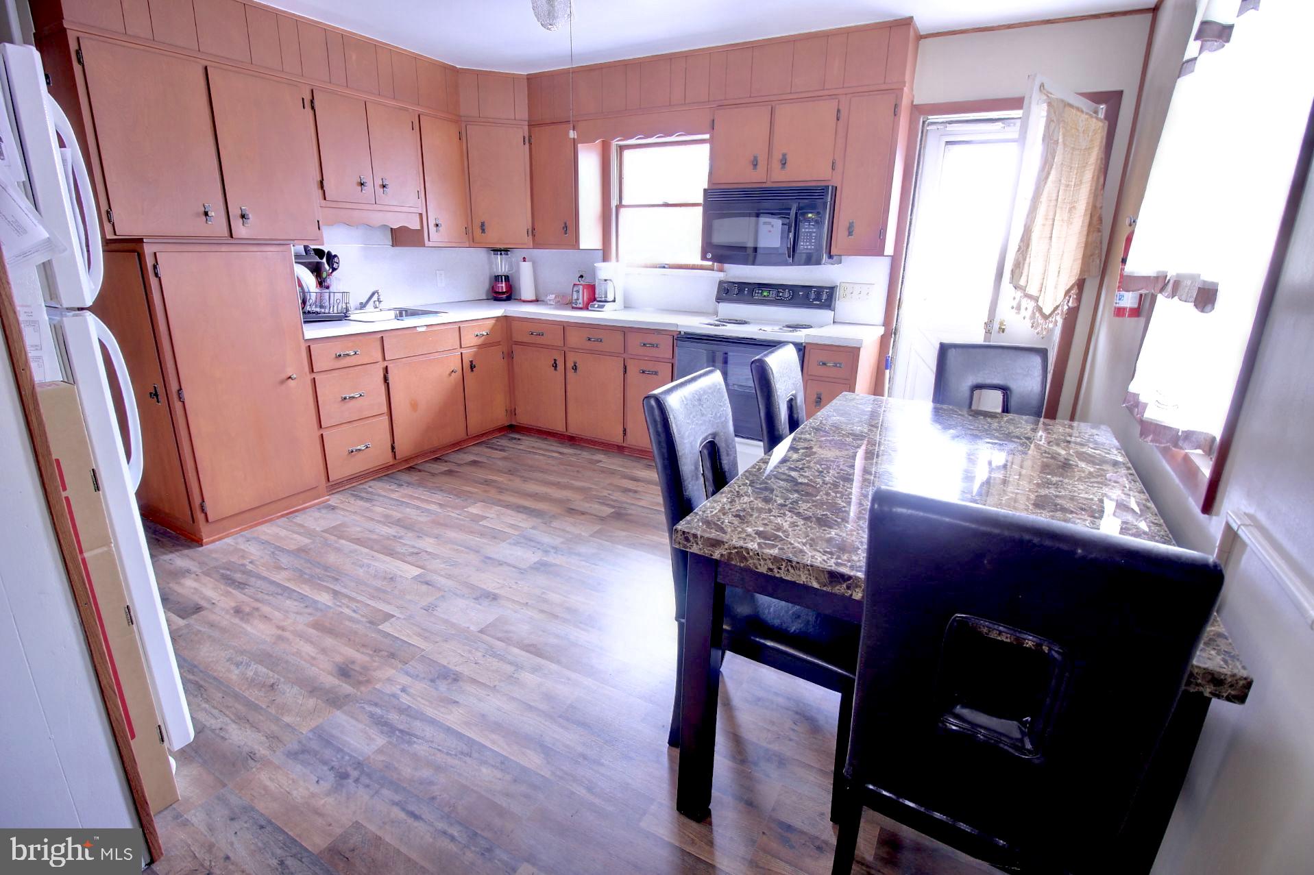 5210 Sunset Road Temple, PA 19560 - Photo 6 of 27 Gallery Image 6