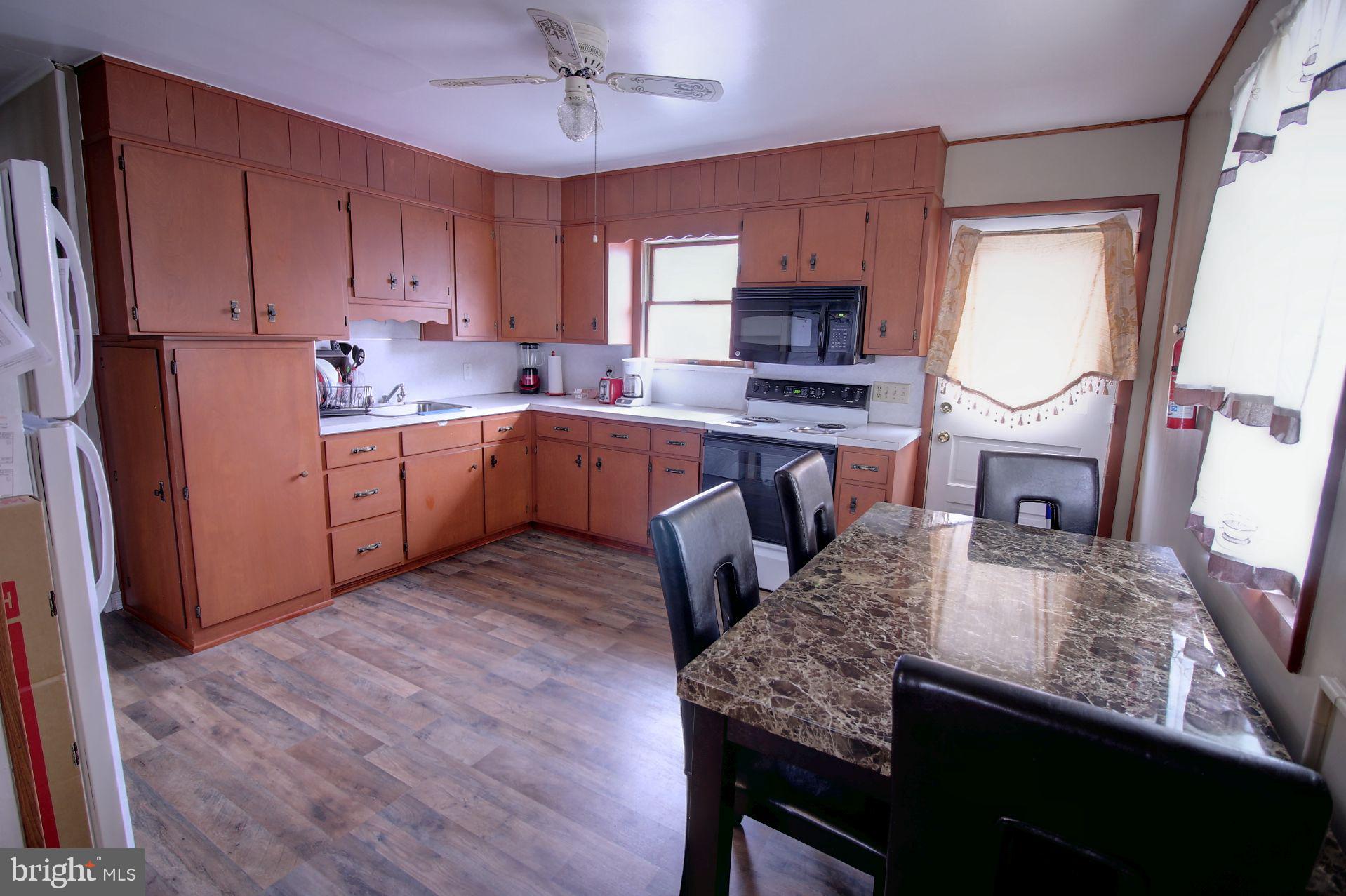 5210 Sunset Road Temple, PA 19560 - Photo 8 of 27 Gallery Image 8