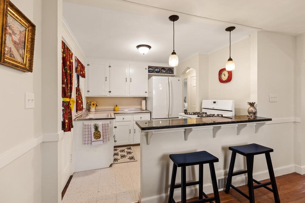 15 Pilgrim Road Watertown, MA 02472 - Photo 10 of 19 Gallery Image 10