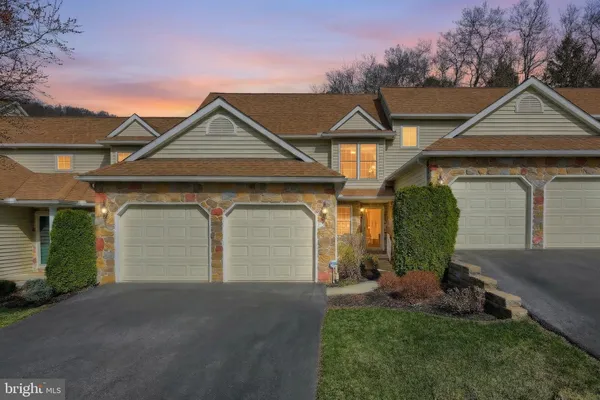 $319,900 | 115 Fountain Drive, Unit 9, York, PA 17402