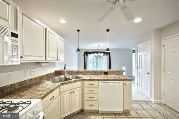 $299,900 | 115 Fountain Drive, Unit 9, York, PA 17402