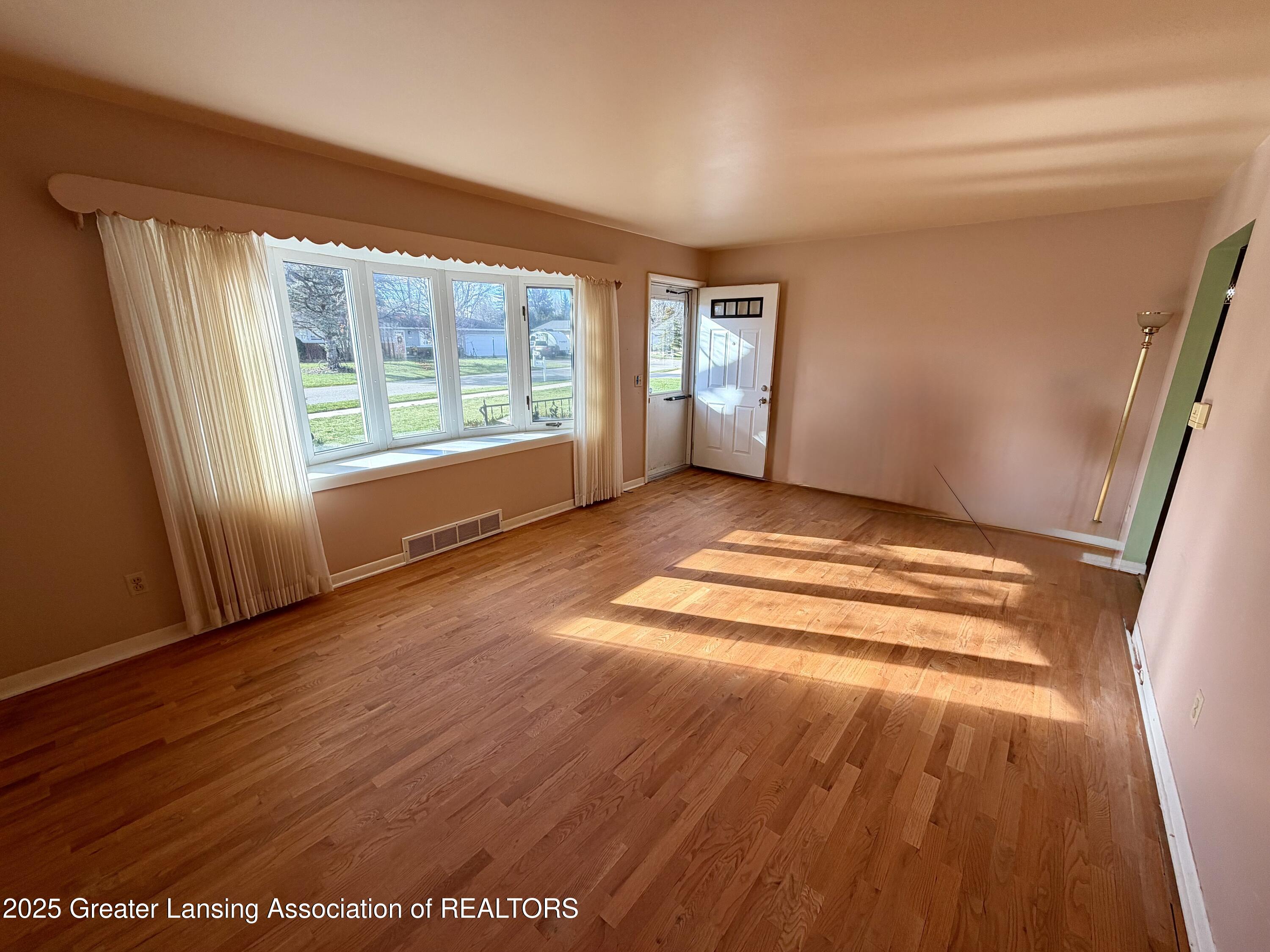 7520 Williamsburg Road Lansing, MI 48917 - Photo 6 of 35 IMG_0777