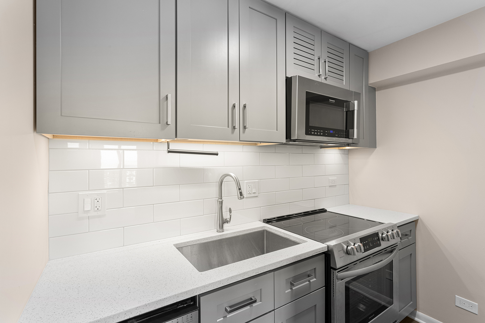 6166 North Sheridan Road, Unit 28A Chicago, IL 60660 - Photo 6 of 18 a kitchen with a sink and cabinets
