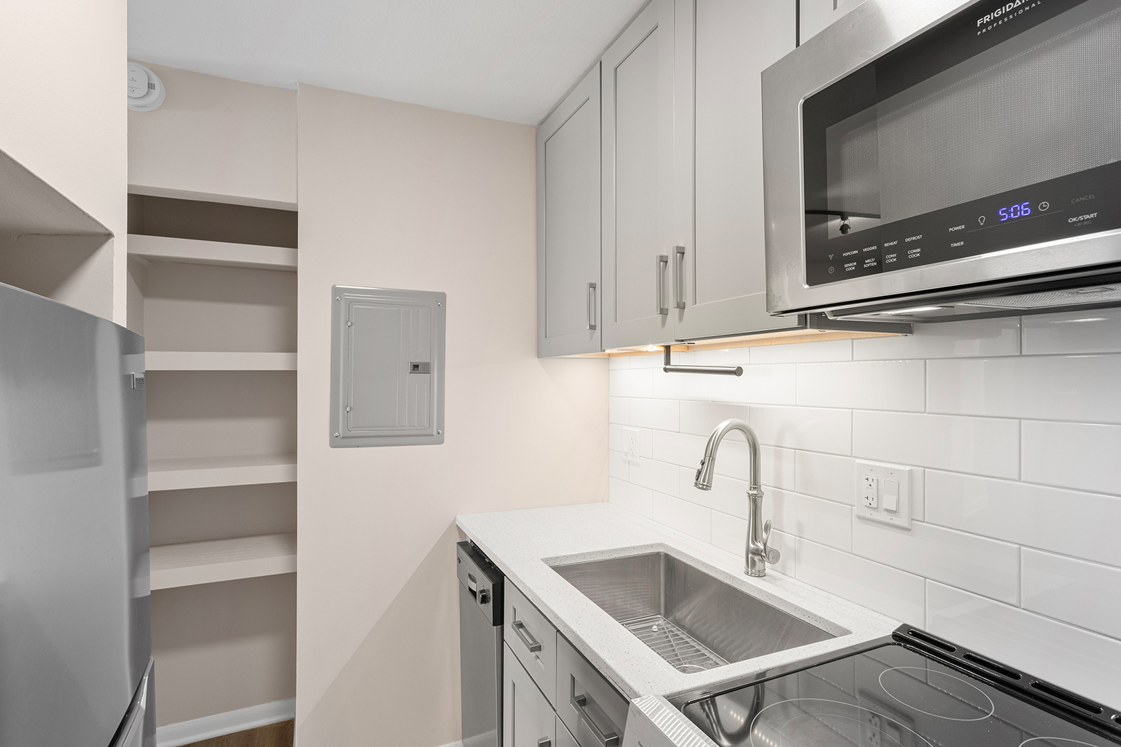 6166 North Sheridan Road, Unit 28A Chicago, IL 60660 - Photo 7 of 18 a kitchen with a sink cabinets and stainless steel appliances