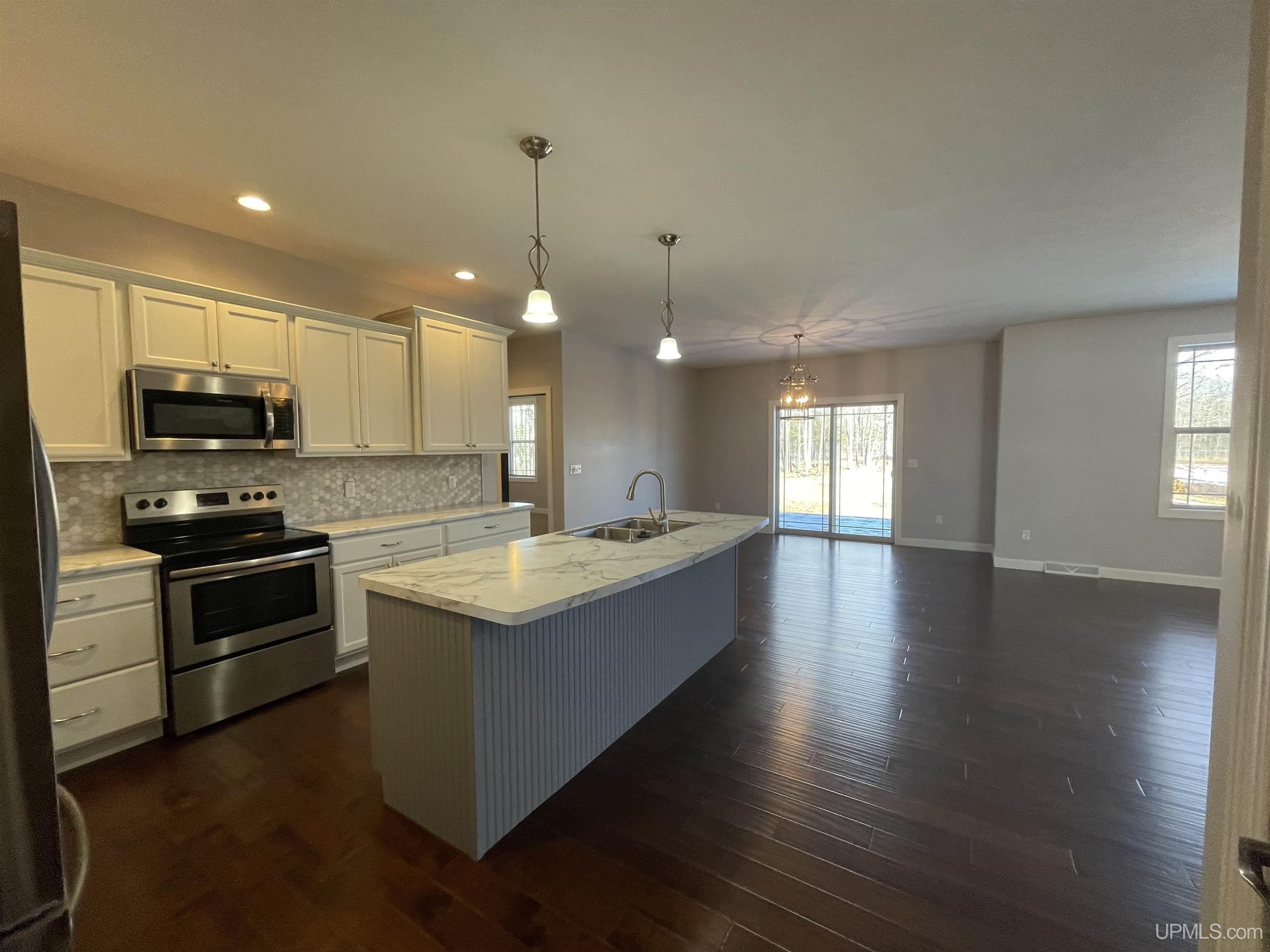 7645 Tipperary Road Gladstone, MI 49837 - Photo 4 of 12 Gallery Image 4