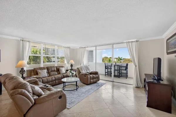 $2,600 | 3640 North Ocean Drive, Unit 327, Riviera Beach, FL 33404
