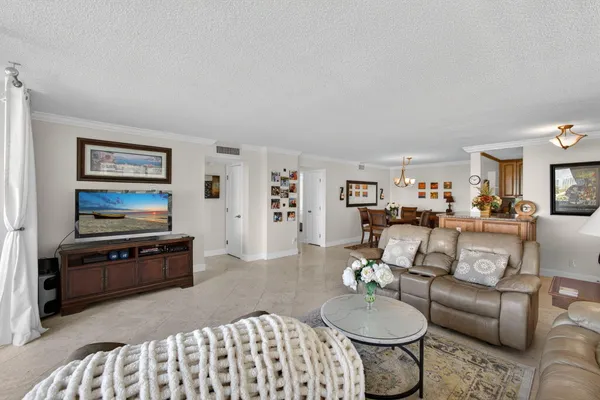 $2,600 | 3640 North Ocean Drive, Unit 327, Riviera Beach, FL 33404