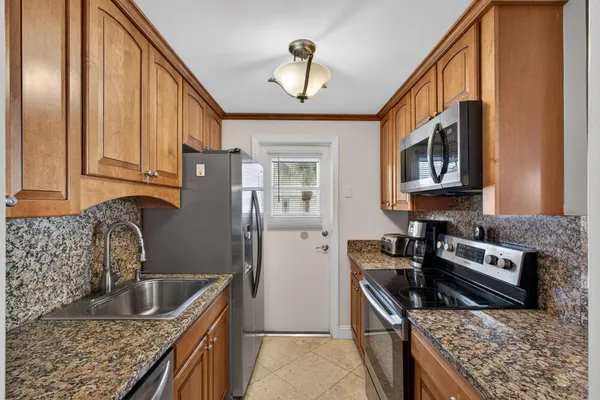 $2,600 | 3640 North Ocean Drive, Unit 327, Riviera Beach, FL 33404