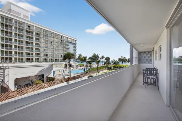 $2,600 | 3640 North Ocean Drive, Unit 327, Riviera Beach, FL 33404