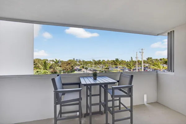 $2,600 | 3640 North Ocean Drive, Unit 327, Riviera Beach, FL 33404