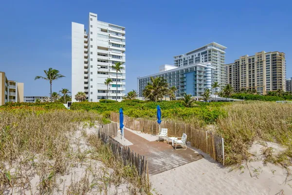 $2,600 | 3640 North Ocean Drive, Unit 327, Riviera Beach, FL 33404