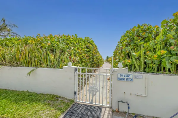 $2,600 | 3640 North Ocean Drive, Unit 327, Riviera Beach, FL 33404