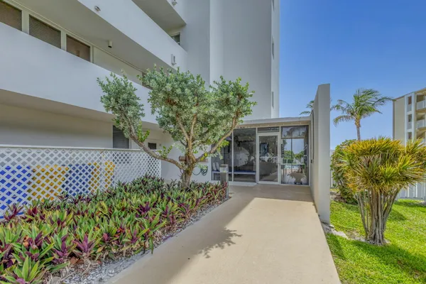 $2,600 | 3640 North Ocean Drive, Unit 327, Riviera Beach, FL 33404