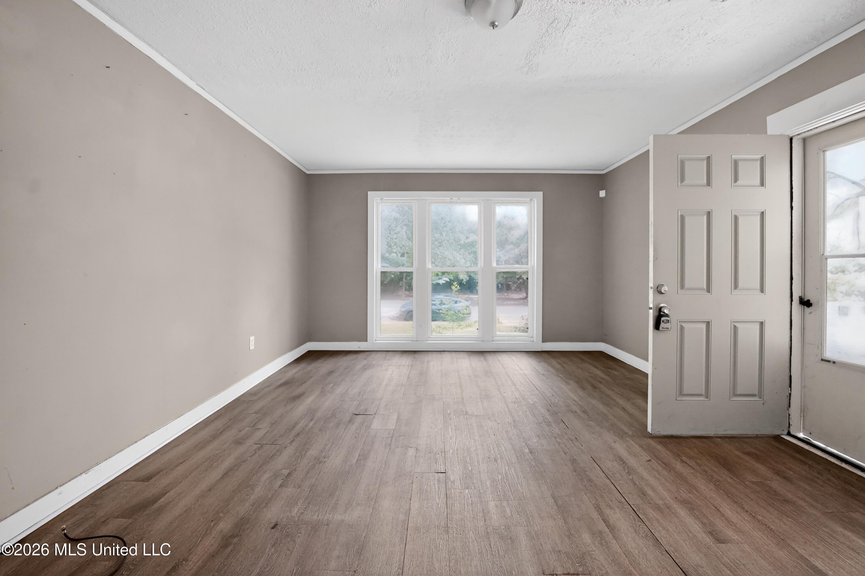 343 Broadmoor Drive Jackson, MS 39206 - Photo 5 of 40 10_343_Broadmoor_Dr-Foyer-6800